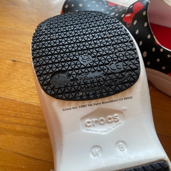 Crocs Minnie Mouse Neria Clogs - Picture 11 of 14